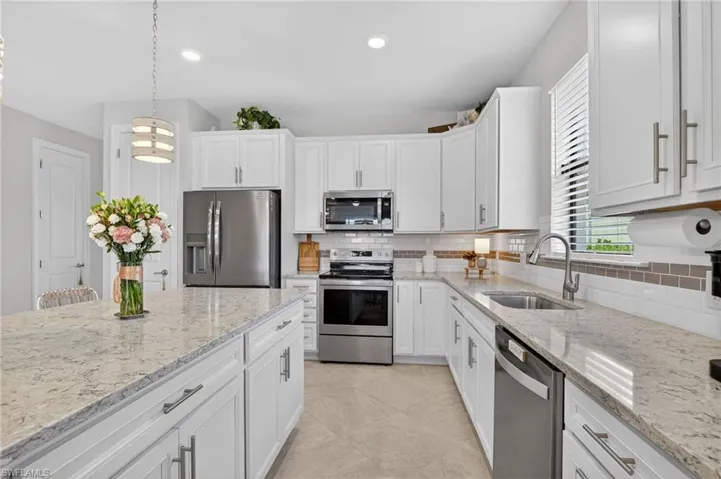 16133 Palmetto Prairie Dr, Alva, Florida 33920