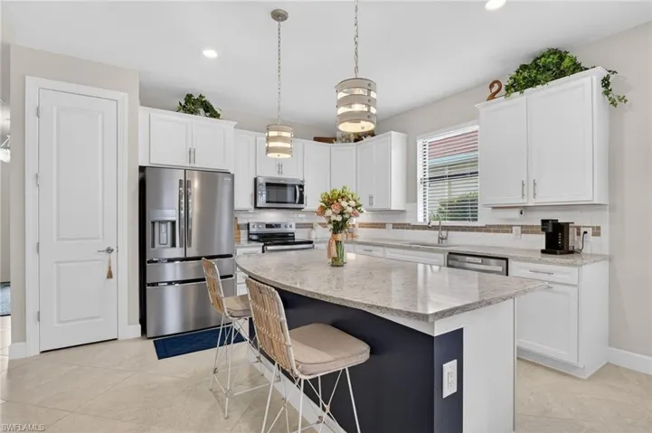 16133 Palmetto Prairie Dr, Alva, Florida 33920
