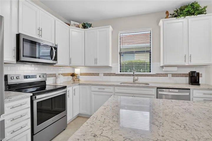 16133 Palmetto Prairie Dr, Alva, Florida 33920