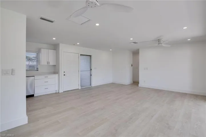 Unfurnished room featuring a ceiling fan, light wood-type flooring, and recessed lighting