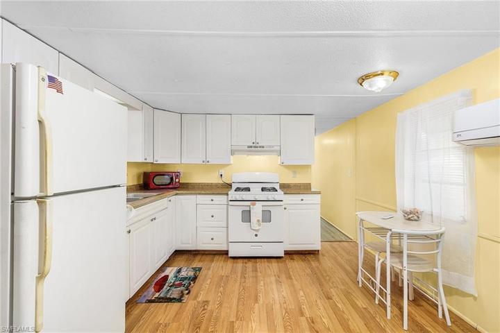 Eat-in kitchen.