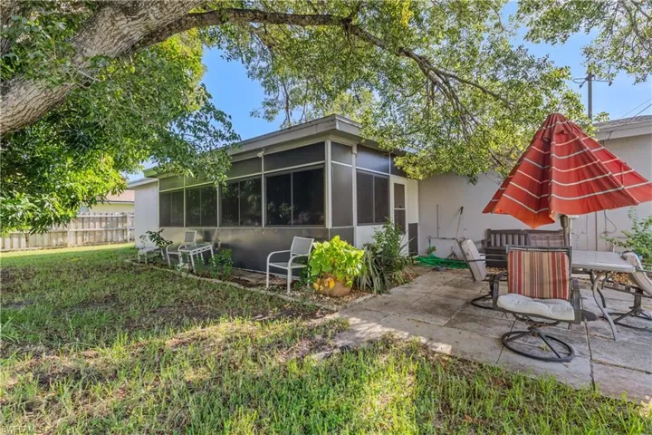 1402 Se 8th Pl, Cape Coral, Florida 33990