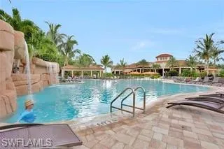 La Piscina Pool