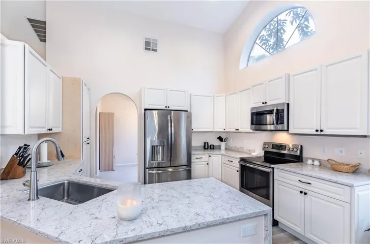 7693  Citrus Hill  LN, Naples, FL 34109