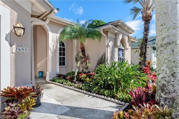 7693  Citrus Hill  LN, Naples, FL 34109