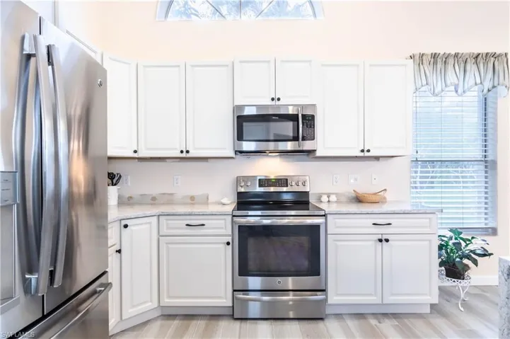 7693  Citrus Hill  LN, Naples, FL 34109