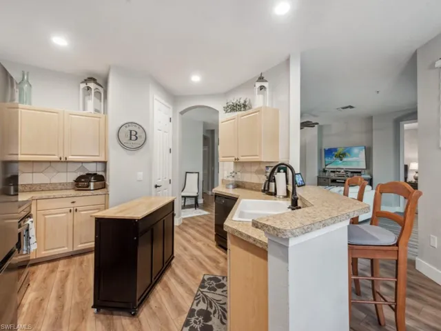 7856  Clemson N ST, Naples, FL 34104