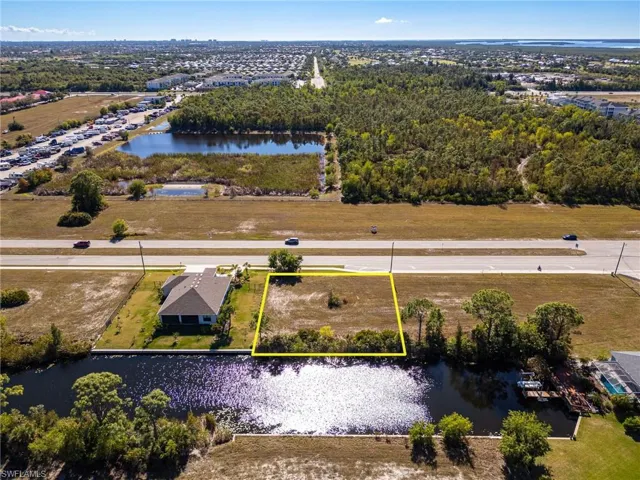 View of property location featuring a large body of water and property parcel outlined