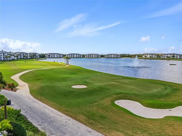 Welcome to the 18th Hold!  When you are done, leave your cart with the Cart Attendant and head up the steps to the Grille to sit indoor or outdoor for a much need lunch or a mid-day snack.