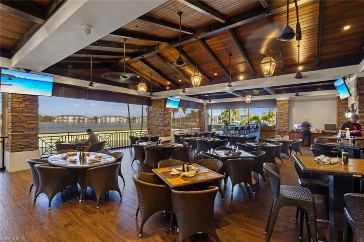 Outdoor dining at the Grille Room