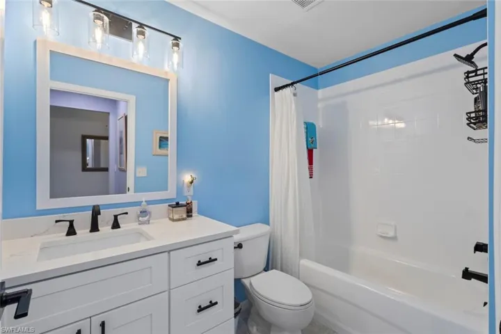 Full Guest bathroom with shower / tub combo