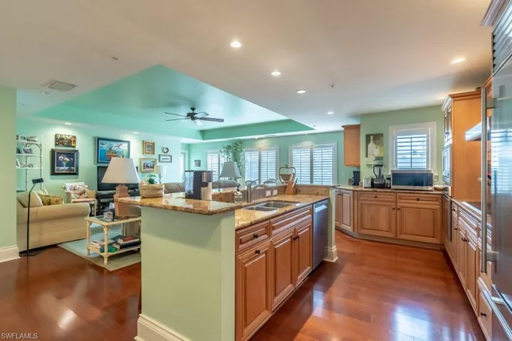 300  3RD S AVE, Naples, FL 34102
