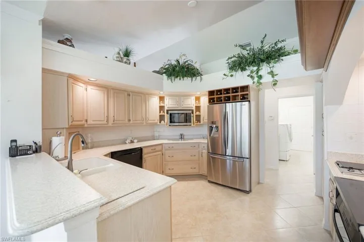 Roomy kitchen lots of counter space