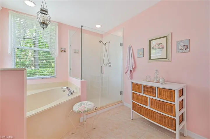 Frameless shower