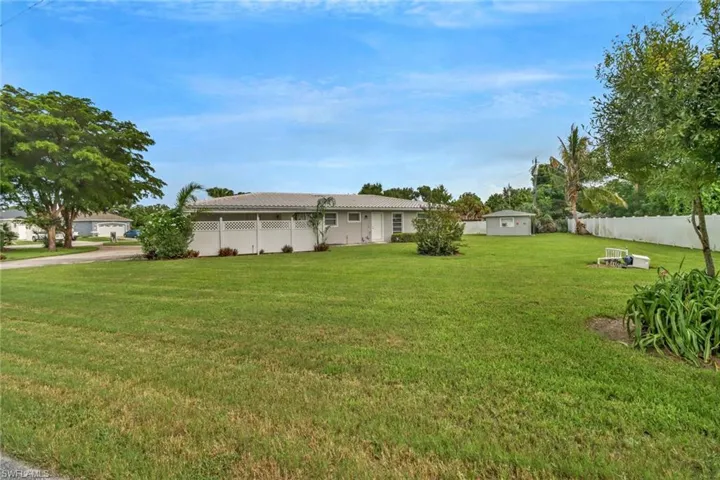 View of front facade featuring a front yard and a garage