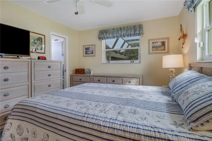 Bedroom with ceiling fan