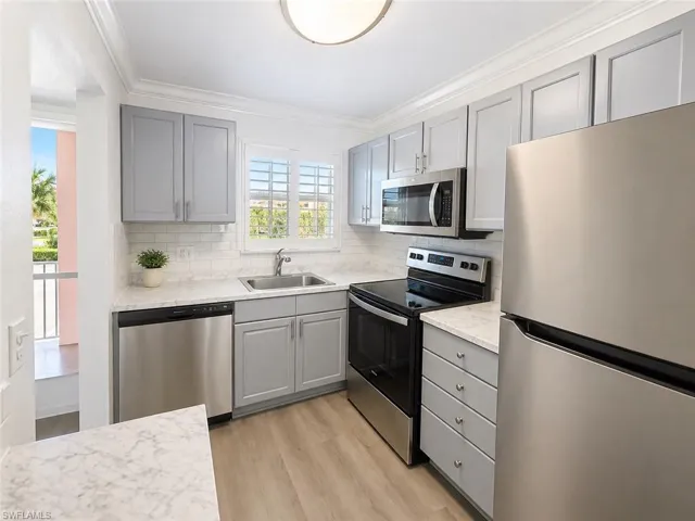 225 Turtle Lake Ct 210, Naples, Florida 34105
