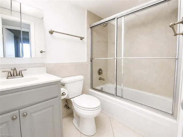 225 Turtle Lake Ct 210, Naples, Florida 34105