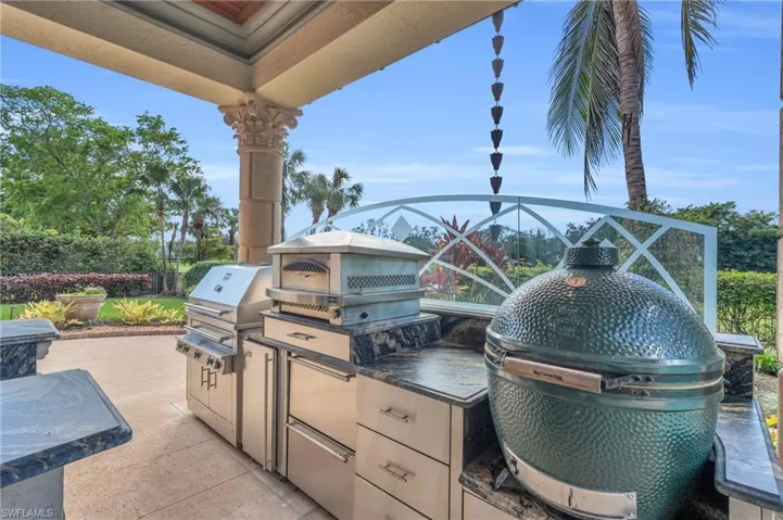 Full Outdoor Kitchen