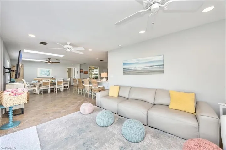 BACK LIVING AREA