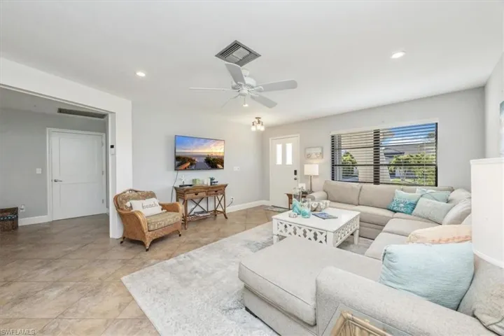 FRONT LIVING AREA