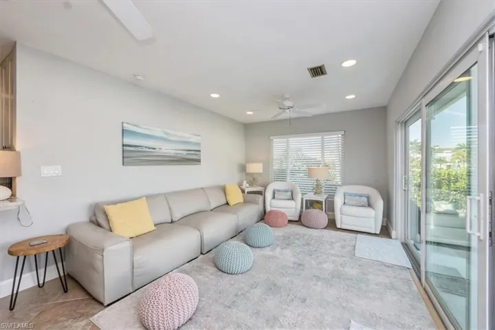 BACK LIVING AREA