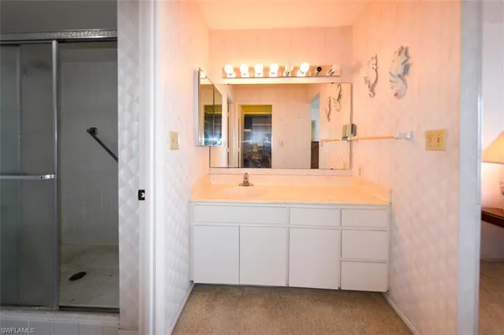 OWNER'S SUITE BATH