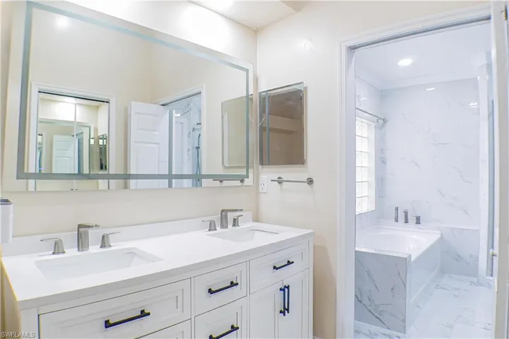 160  lady palm  DR, Naples, FL 34104