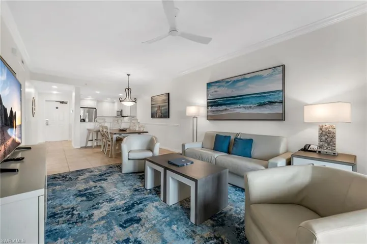 221  9th S ST, Naples, FL 34102