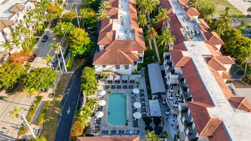 221  9th S ST, Naples, FL 34102