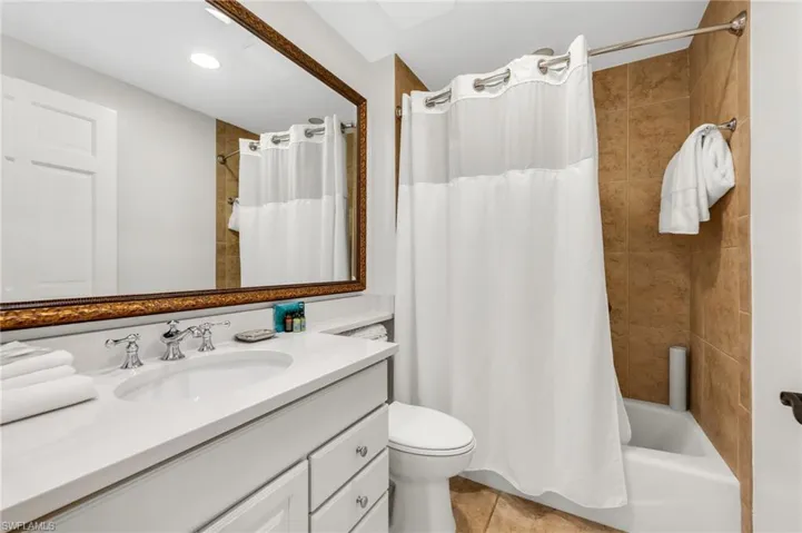221  9th S ST, Naples, FL 34102