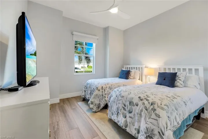 Second guest bedroom, bright and inviting.