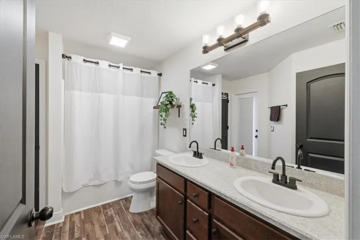 4122 Ne 20th Ct, Cape Coral, Florida 33909