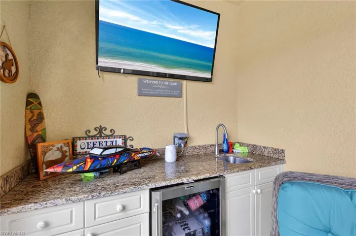 1070  Winding Pines  CIR, Cape Coral, FL 33909