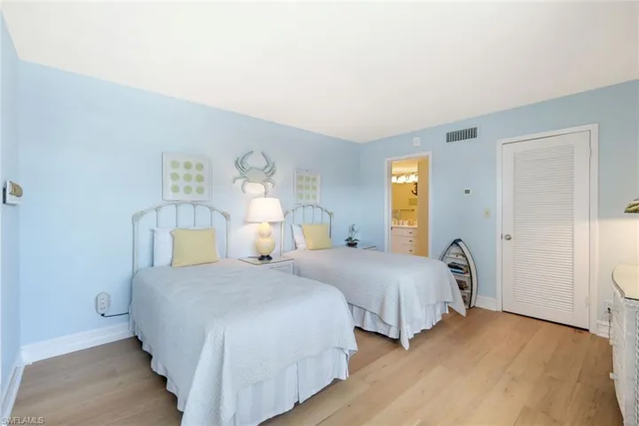 3443  Gulf Shore N BLVD, Naples, FL 34103