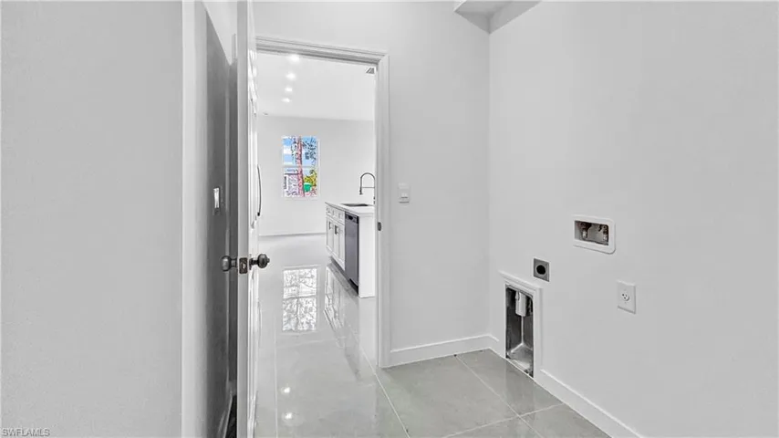 Laundry area featuring light tile patterned floors, electric dryer hookup, and hookup for a washing machine