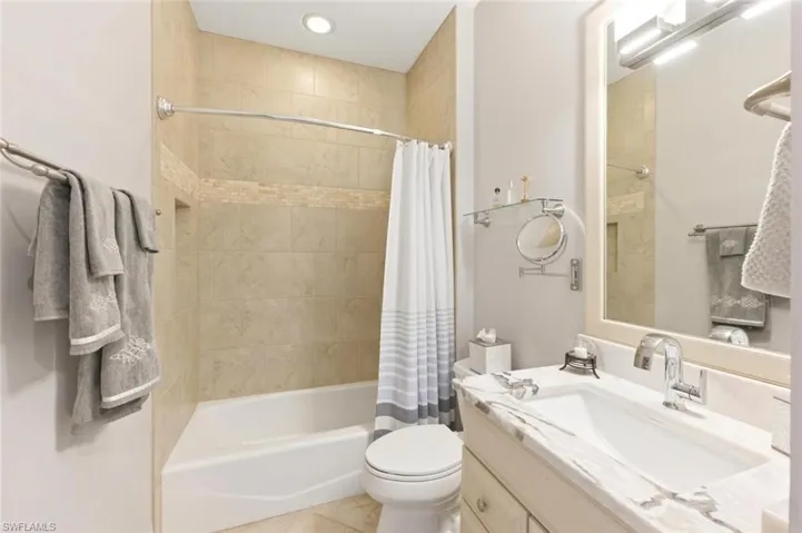 6865 Il Regalo Cir, Naples, Florida 34109