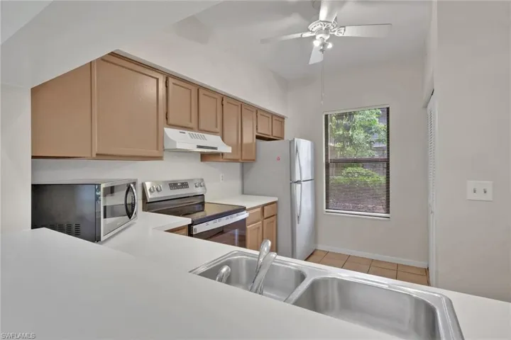 1833 Courtyard Way 106, Naples, Florida 34112