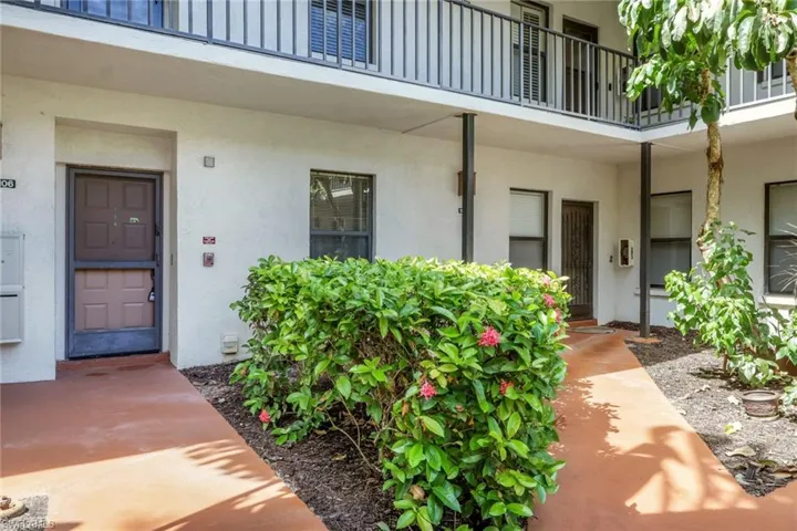 1833 Courtyard Way 106, Naples, Florida 34112