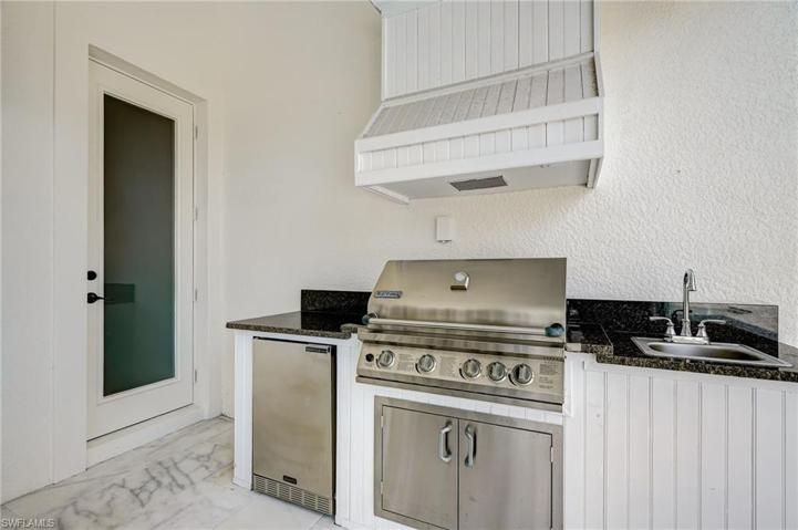 OUTDOOR KITCHEN