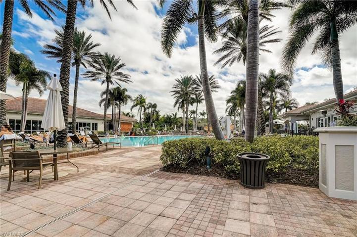 COMMUNITY RESORT POOL