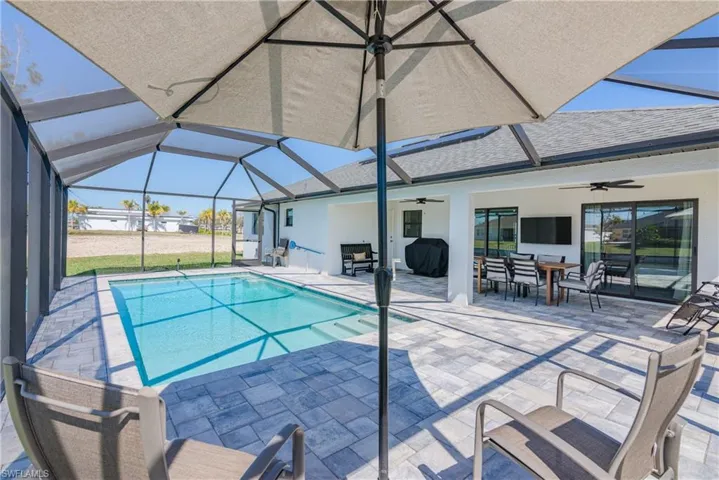 plenty of space in the extended lanai