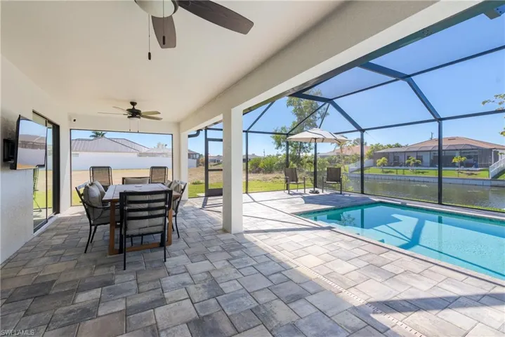 look at all the space in the extended lanai