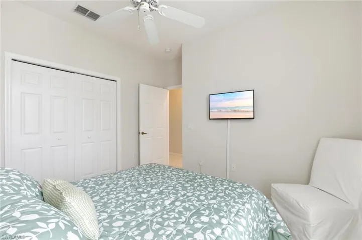 7685  Meadow Lakes  DR, Naples, FL 34104