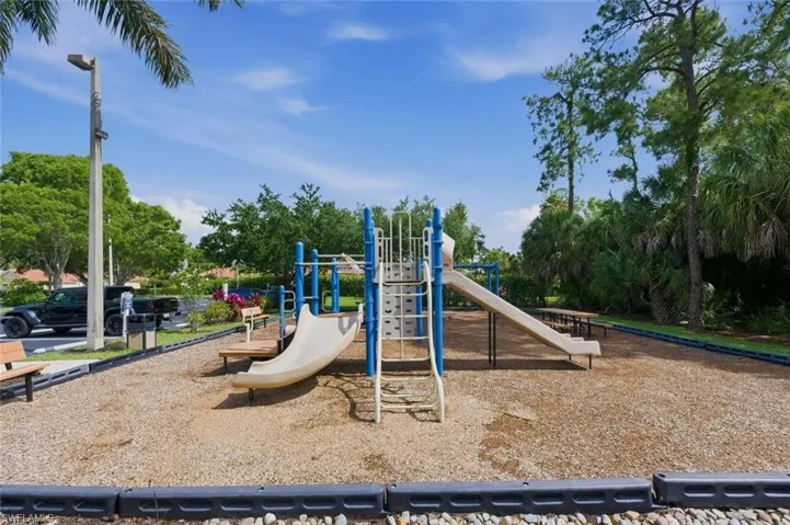 7685  Meadow Lakes  DR, Naples, FL 34104