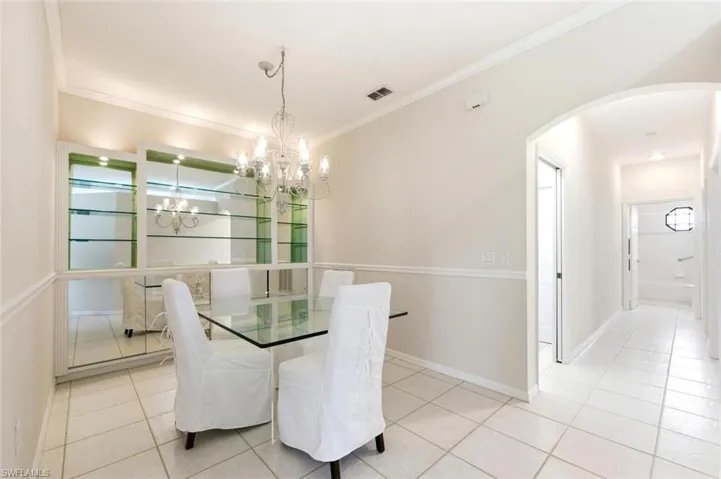 7685  Meadow Lakes  DR, Naples, FL 34104