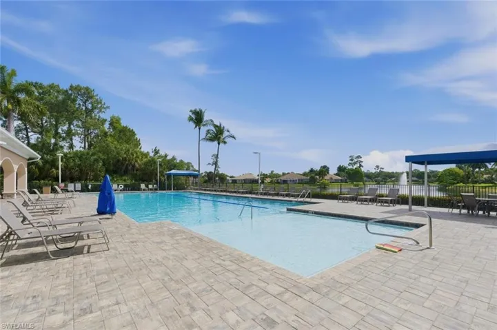 7685  Meadow Lakes  DR, Naples, FL 34104