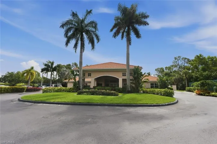 7685  Meadow Lakes  DR, Naples, FL 34104