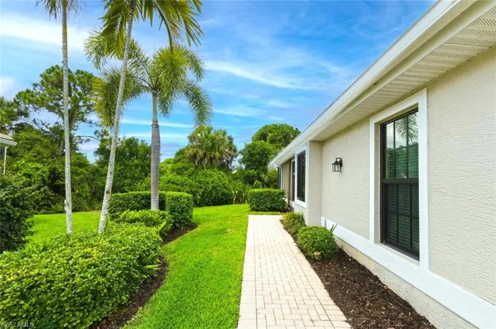 7685  Meadow Lakes  DR, Naples, FL 34104