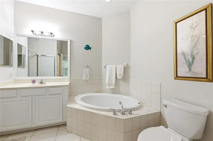 7685  Meadow Lakes  DR, Naples, FL 34104